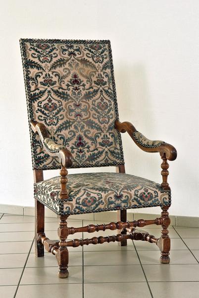 Fauteuil style Louis XIII