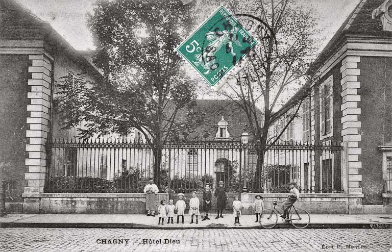 Cour des femmes.