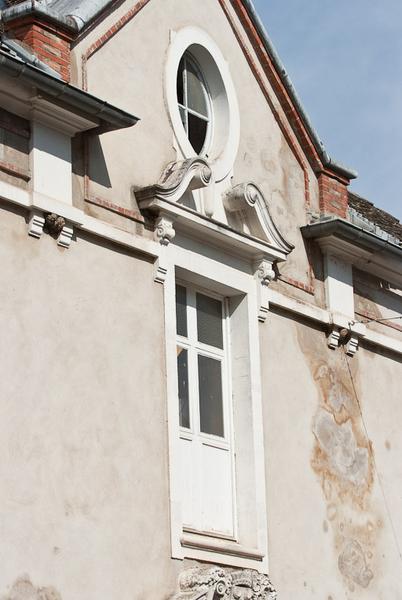 Aile centrale, détail de la partie haute.