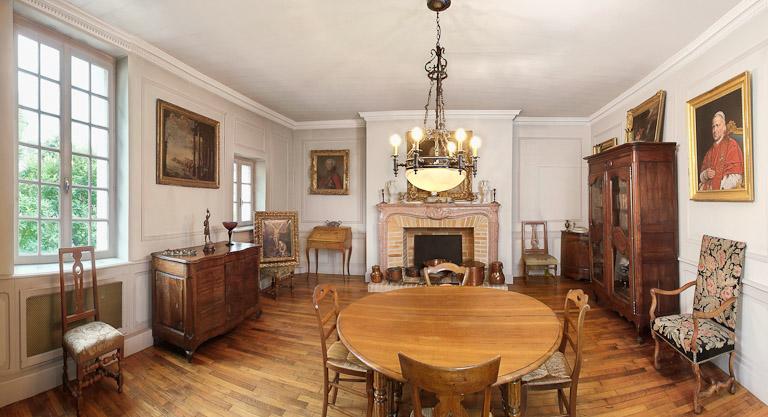 Aile gauche : salle du conseil.
