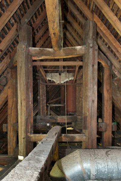 Bâtiment principal, comble : vestiges de la charpente de l'ancien clocher.