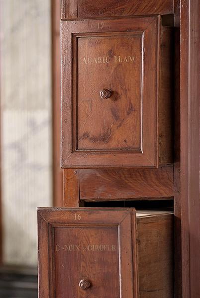 Détail des tiroirs.