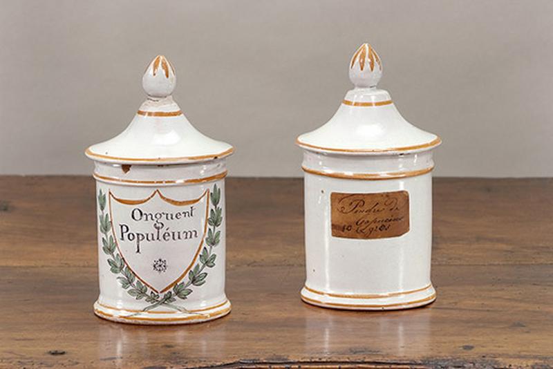 Ensemble de deux pots à pharmacie