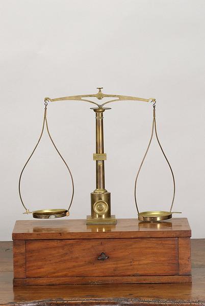 Balance, trébuchet de laboratoire