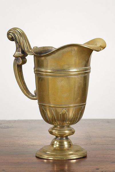 Aiguière en casque