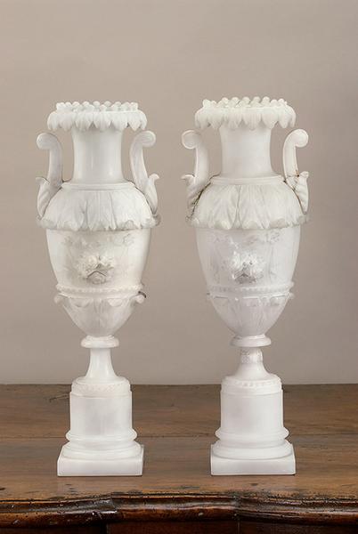 Paire de vases décoratifs