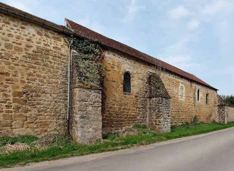 Chapelle : mur de long-pan sur rue.