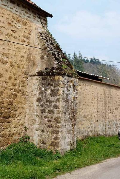 Chapelle : troisième contrefort du mur de long-pan sur rue.