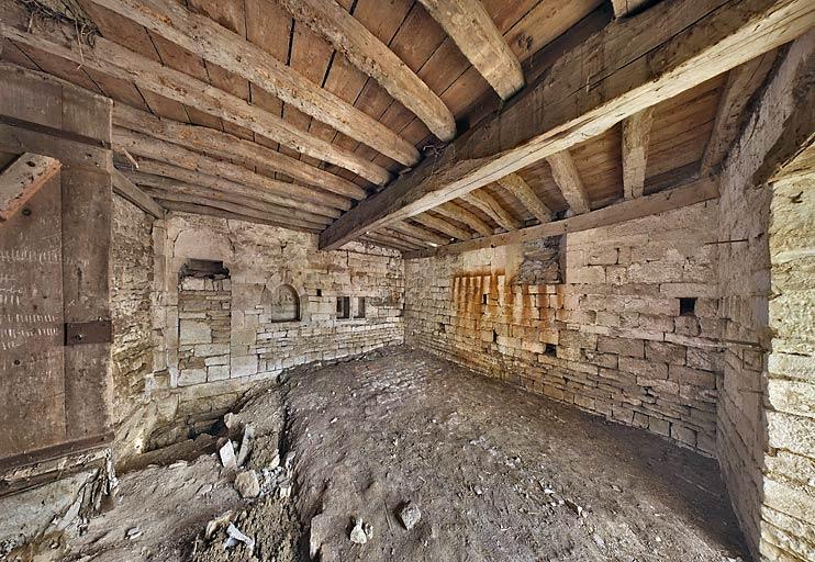 Ancienne chapelle : pièce donnant côté cour.