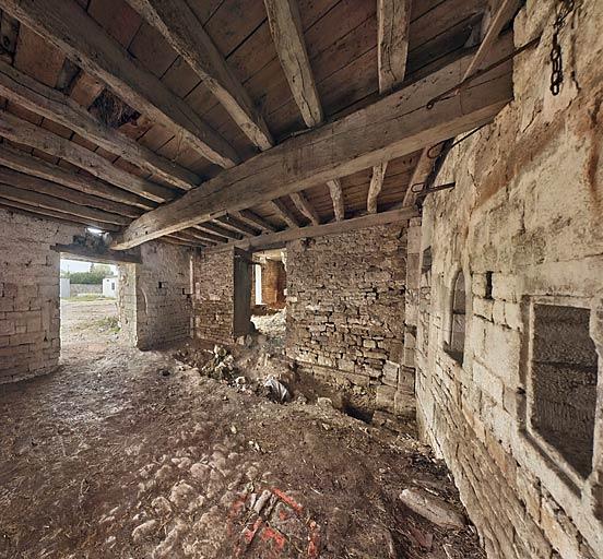 Ancienne chapelle : pièce donnant côté cour.