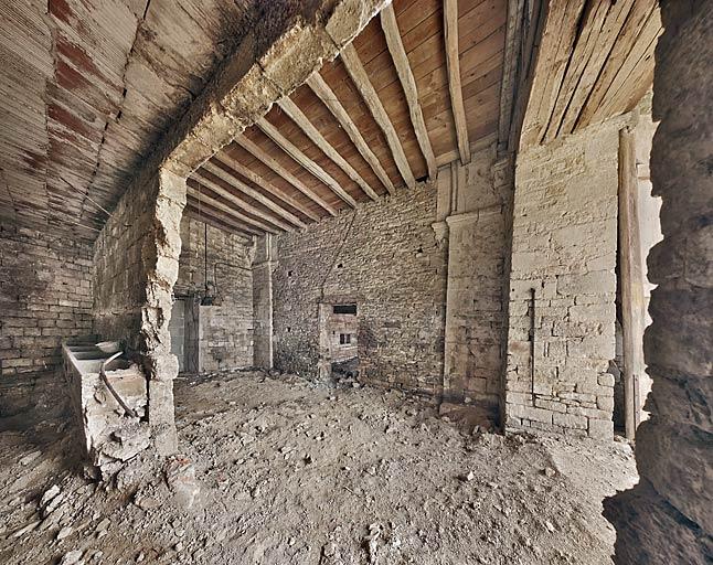 Ancienne chapelle : vue de la pièce médiane.