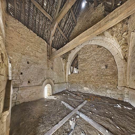 Ancienne chapelle : pièce aménagée à l'étage.