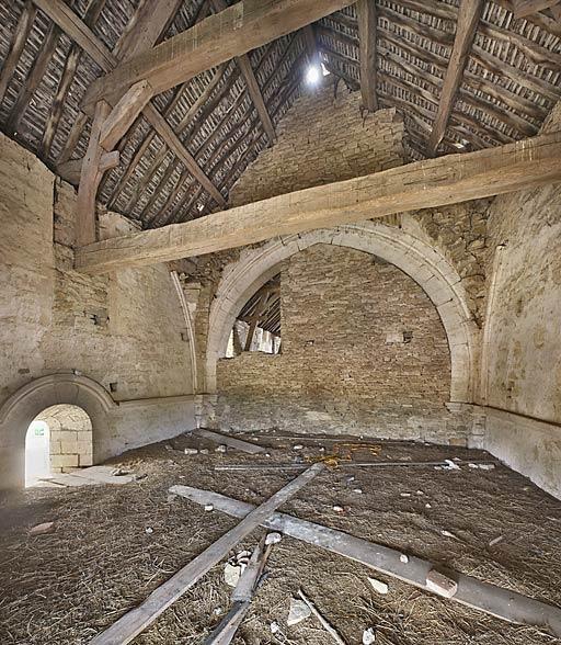 Ancienne chapelle : pièce aménagée à l'étage.