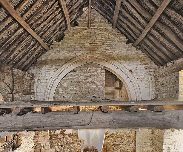 Ancienne chapelle : pièce aménagée à l'étage.