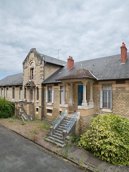 Pavillon Bricheteau (pédiatrie) : façade antérieure.