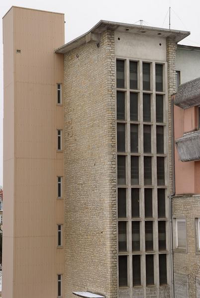 Aile postérieure du Bâtiment Inconnu (service de radiologie) : détail d'une cage d'escalier.