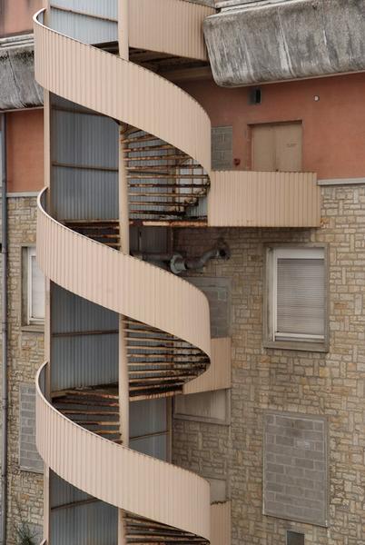 Aile postérieure du Bâtiment Inconnu (service de radiologie) : détail d'une cage d'escalier.
