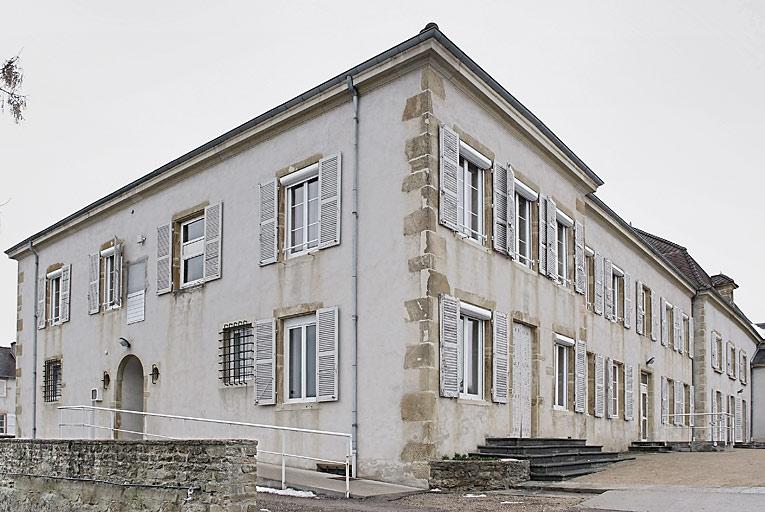 Bâtiment donnant sur la rue de la Gare, corps gauche.