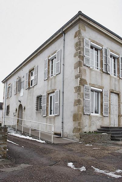 Bâtiment donnant sur la rue de la Gare : élévation latérale du corps gauche vue de trois-quarts.