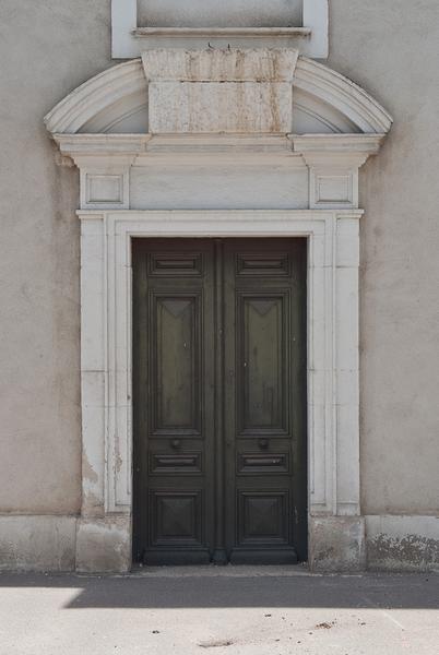 Aile gauche, détail de la porte.