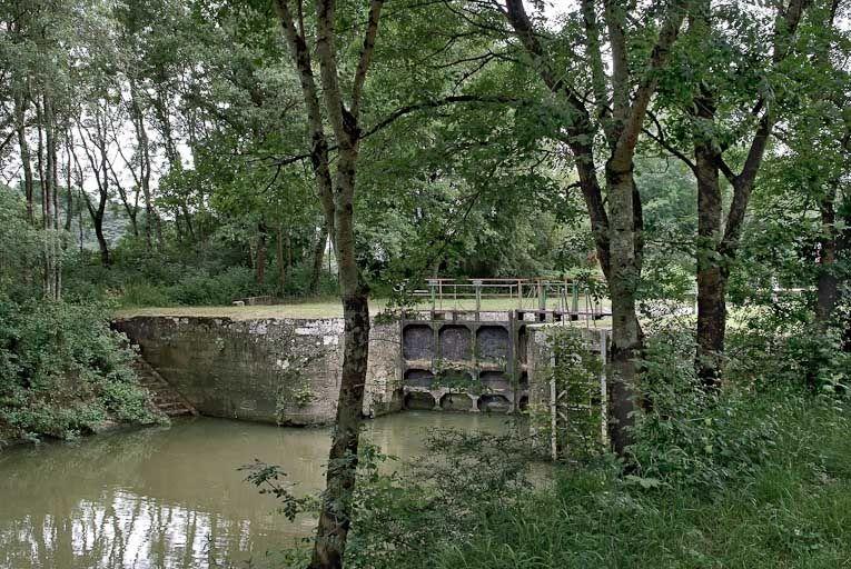 La tête aval de l'écluse.