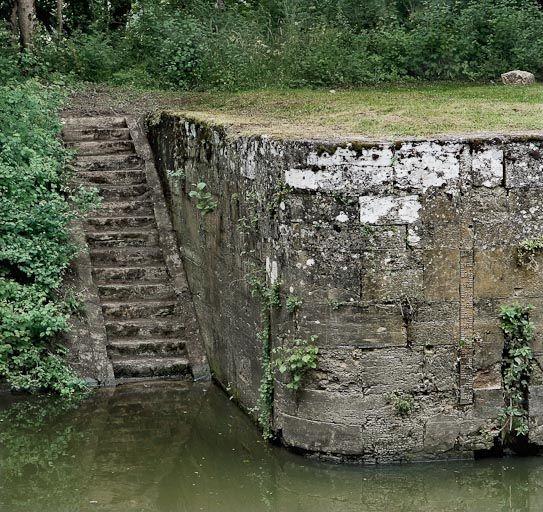 Détail de l'escalier en tête aval de l'écluse, rive gauche.
