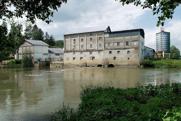 Le moulin : vue d'ensemble d'aval.