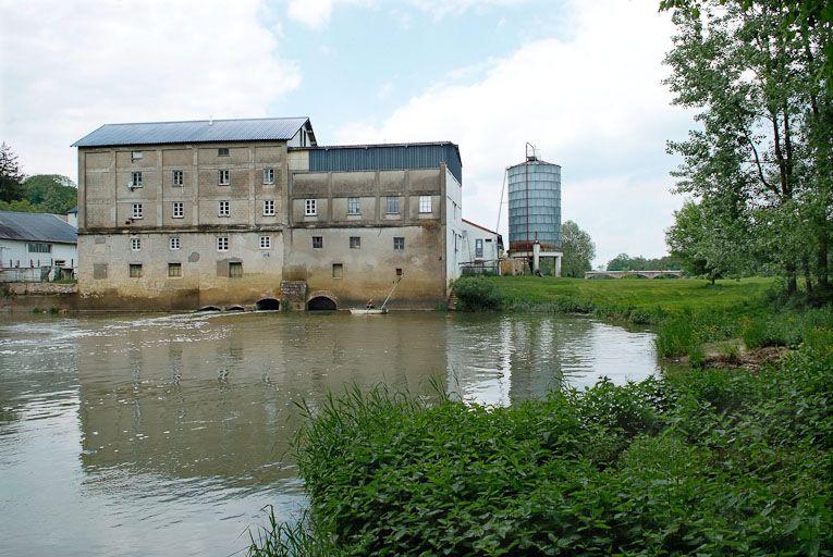 Le moulin vu d'aval.