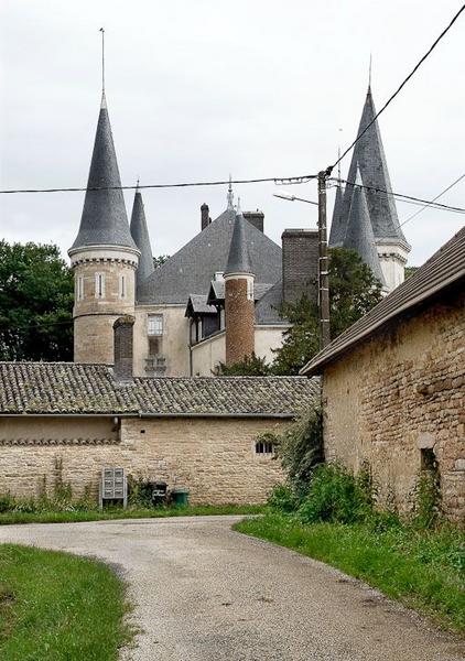 Le château de Montrevault.