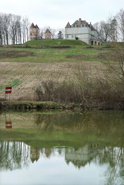 Château de Loisy. Seille au premier plan.