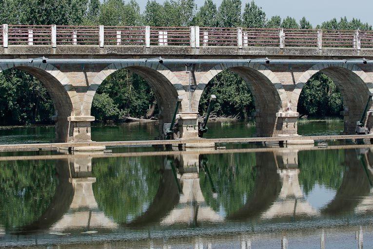 Barrage et du pont de La Truchère : détails de plusieurs arches.