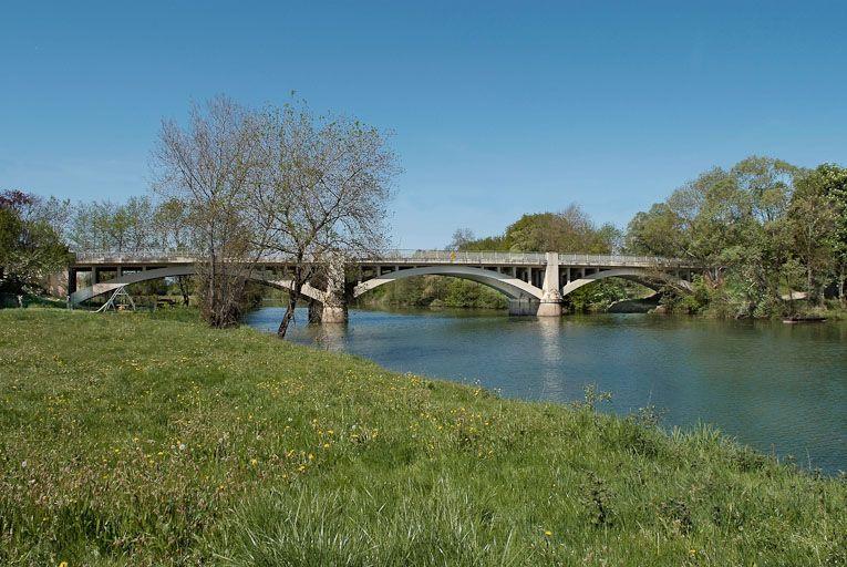 Pont routier sur la D933.