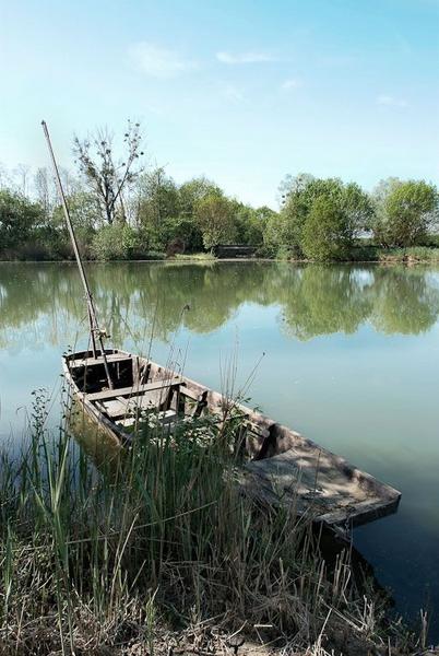 Une barque sur la Seille.