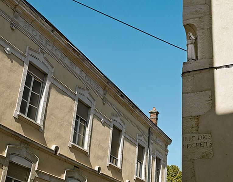 Bâtiment en U, élévation sur la rue de Traves : détail.