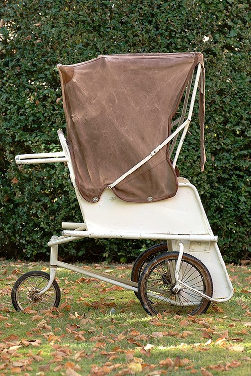 Ensemble de trois fauteuils roulants