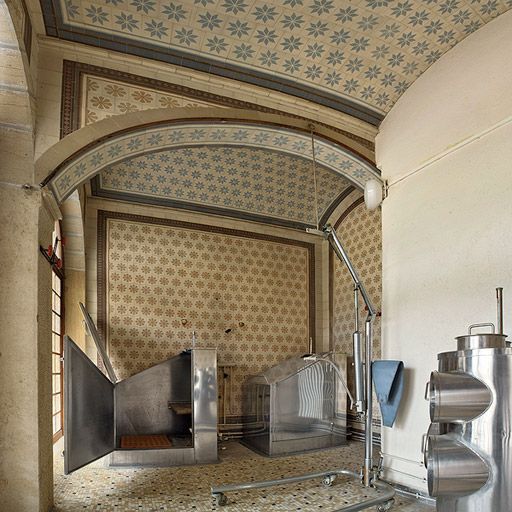 Ancien parloir devenu salle pour bain de vapeur. ; Vue d'ensemble.