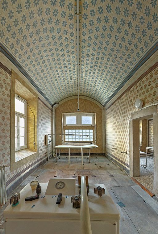Salle de massage sous douche.
