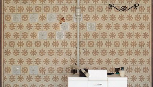Salle de massage sous douche, détail.