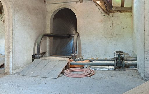 Comble : porte menant à l'aqueduc.