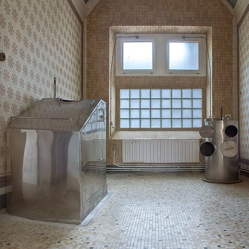 Salle pour bain de vapeur, à gauche de l'escalier du comble. ; Vue d'ensemble.