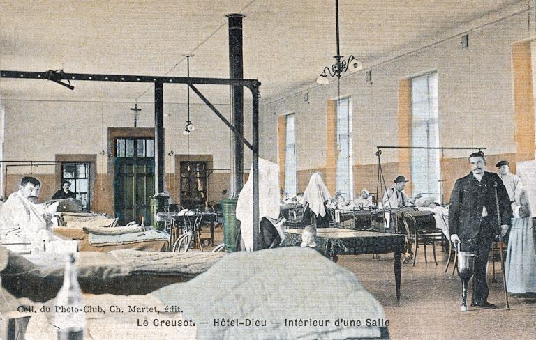Une salle de malades (rééducation).