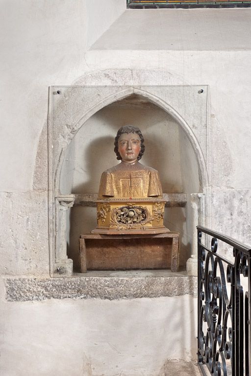 Lavabo de la chapelle du bas-côté gauche.