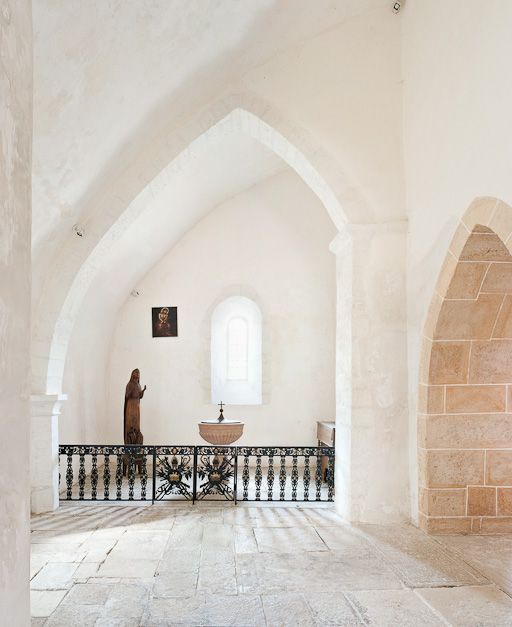 Chapelle des fonts baptismaux et sa clôture.