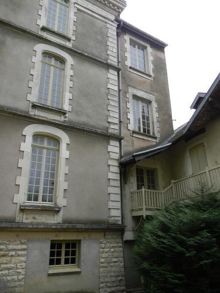 Façade sud-est de la cuverie.