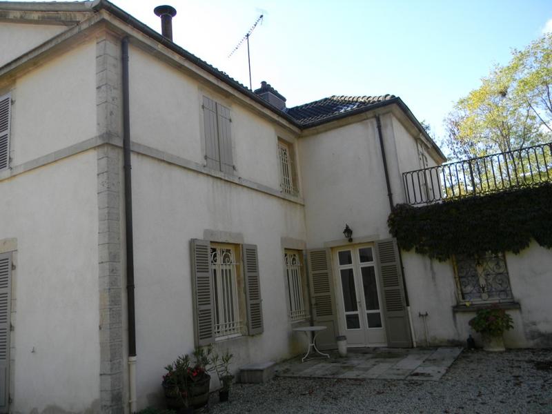 Façade nord-ouest de la maison au nord-ouest de la cour.