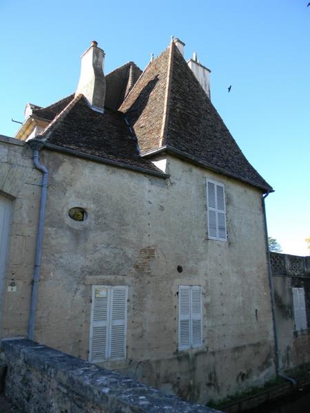 Façade nord du pavillon d'entrée au nord-ouest.