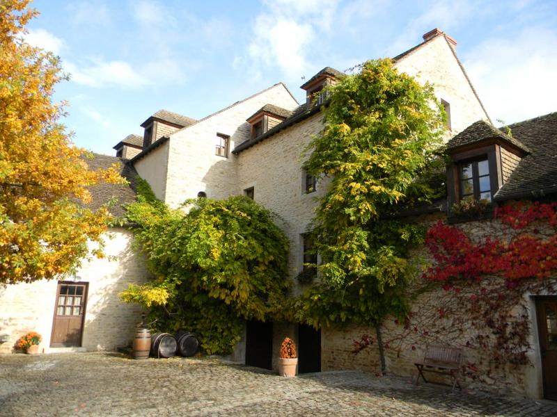 Bâtiment à l'est de la cour.