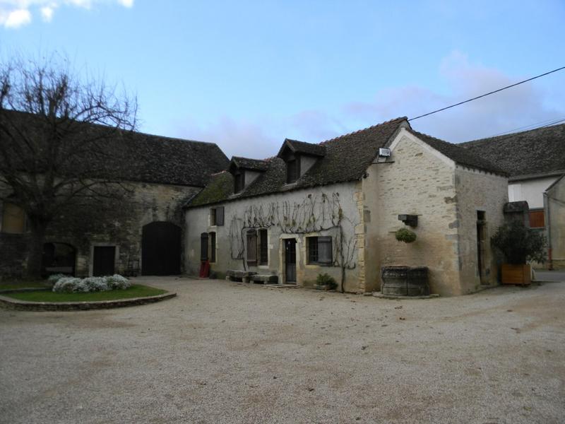 Angle sud-ouest de la cour.