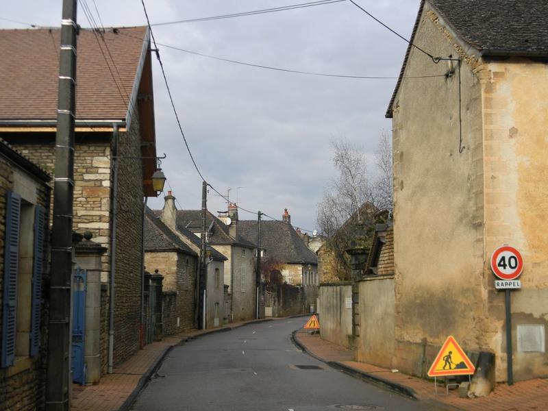Vue vers le nord de la rue des Forges.