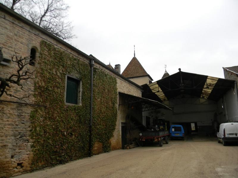 Bâtiments d'exploitation à l'est de la cour (extérieur).